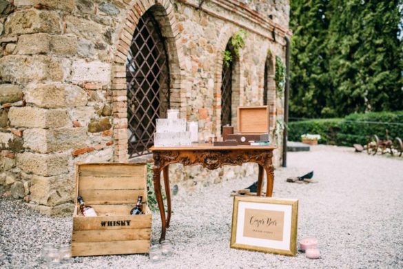 Cigar and whisky bar bohemian party Con Amore wedding planner Tuscany