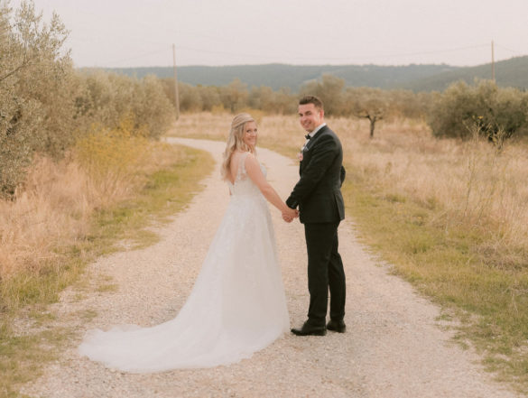 Wedding photo shoot German spouses in Senese country side.