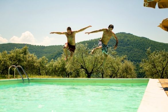 Pool-Szene vor einer Hochzeit in der Toskana