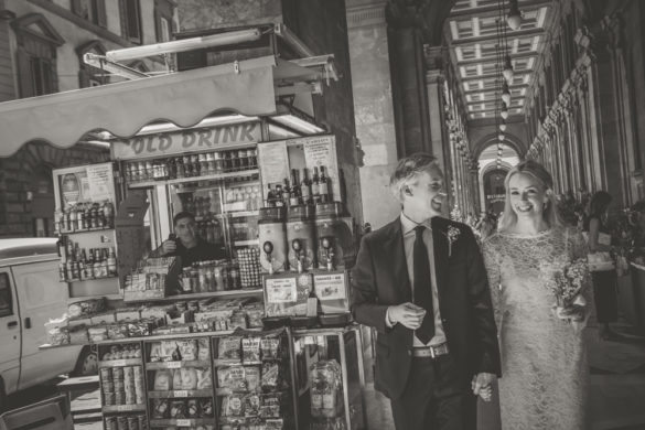 Story telling wedding photo shoot arcades Via Pellicceria Firenze