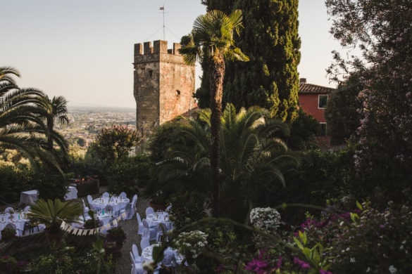 Gartenhochzeitsvilla mit Palmen und Panoramablick bei Lucca